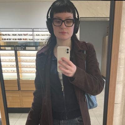 22 year old Female seeks a single or double room Main Photo