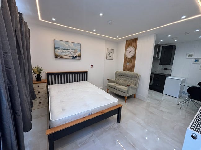 Furnished Studio Flat – Albany Road, Cardiff Main Photo