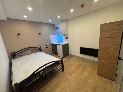 Brand New HMO Studios – Pembroke Avenue, Enfield E Main Photo