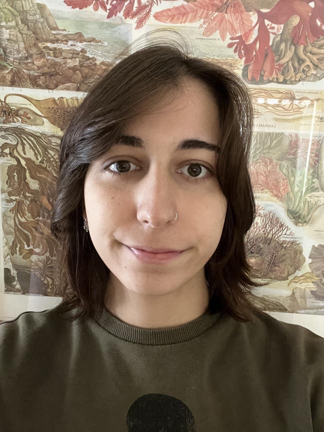22 year old Female seeks a double room Main Photo