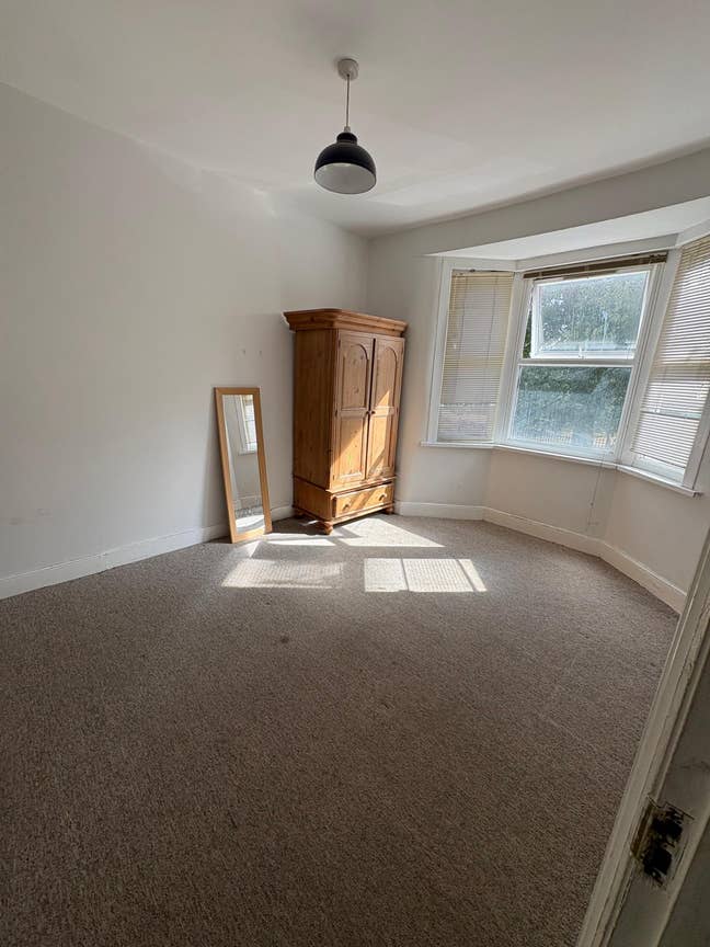 Spacious Rooms Available in Forest Gate E7 Main Photo