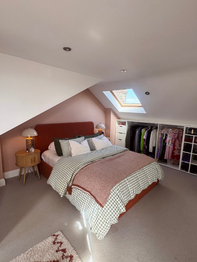 Big en-suite fully furnished with balcony  Main Photo