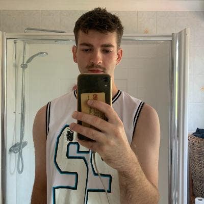 26 yr old Masters Student looking for flat Main Photo