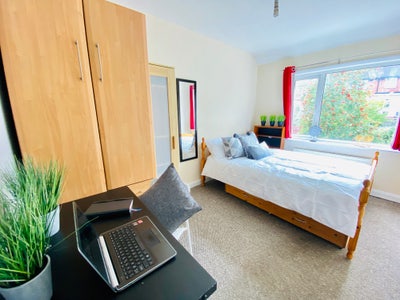 ⭐ 5-Bed Hmo Close to Warwick University  Main Photo