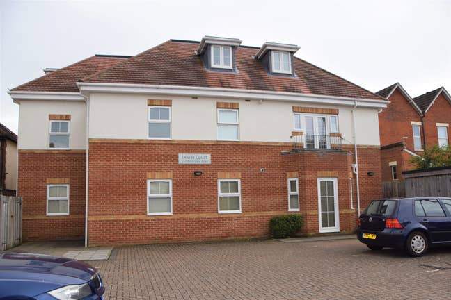 1 bed Flat with allocated parking | Desirable area Main Photo