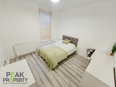 1 Double Room Available Now - Napier Avenue  Main Photo
