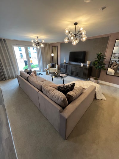 Double room in brand new West Craigs apartment  Main Photo