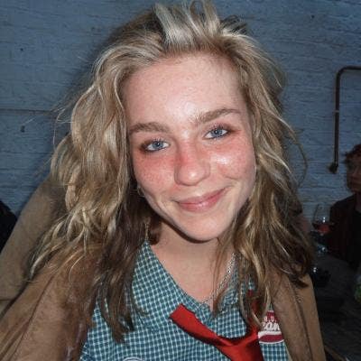 21 year old female seeking a double or single room Main Photo