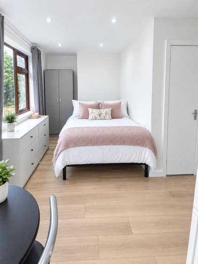 Double Ensuite Flat!!! Couple or Single Main Photo