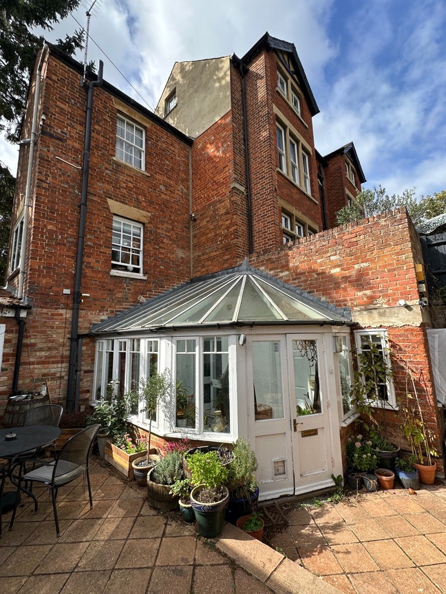 Bedroom available in lovely Jericho garden flat Main Photo