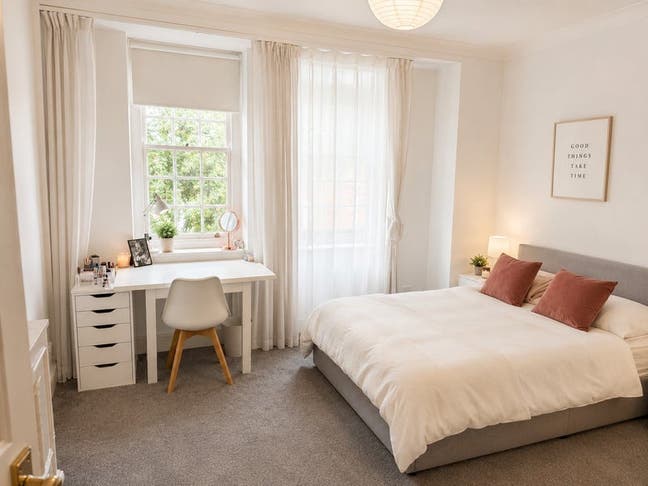 Large Double room Marylebone High Street Main Photo