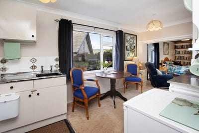 Winter let self contained furnished studio Main Photo