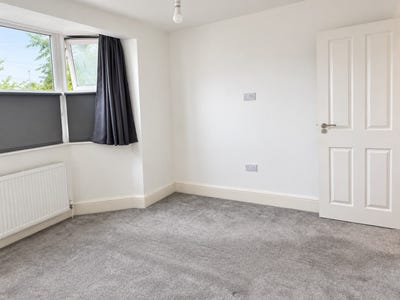 Spacious Double Room – &pound;650 PCM, Near Bus Station Main Photo