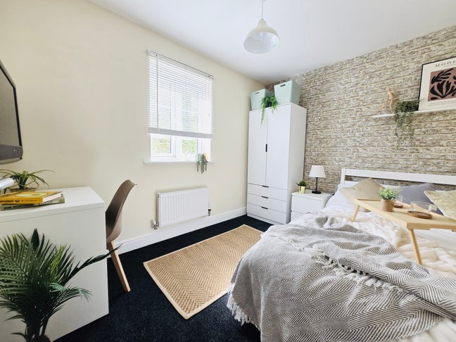 Stylish City Centre Double Available Main Photo