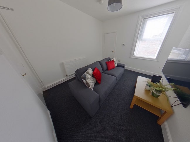 2 rooms available within a 3 bedroom property  Main Photo