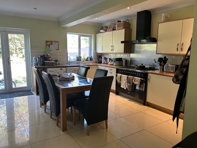 Lovely loft en-suite room views over London Main Photo