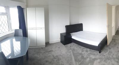 Spacious bright double room, all bills included Main Photo