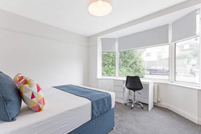 Very large ground floor furnished room Main Photo