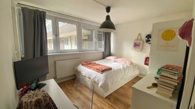 Bedroom in 3 Bed Flat (Notting Hill) Main Photo