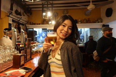 I am a professional female aged 28. I am look... Main Photo