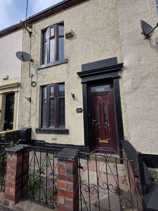 Three rooms available to let Main Photo