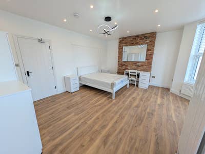 *BRAND NEW*  high end rooms to rent Main Photo