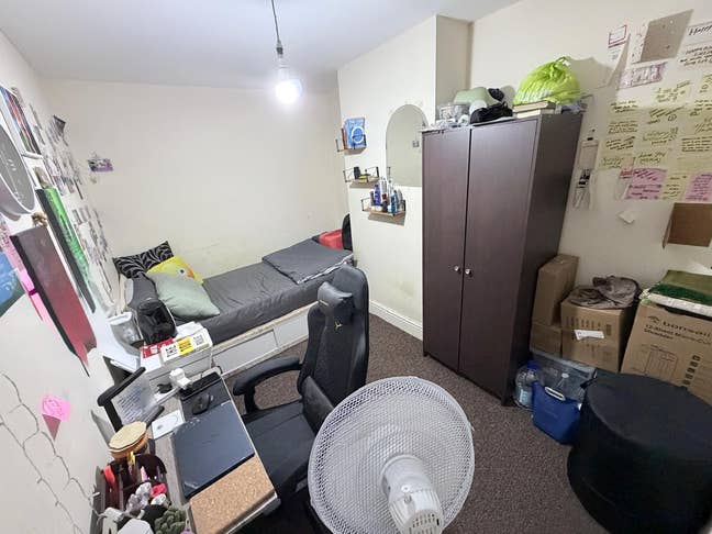 Single Room - Moss Side Main Photo