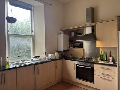 Come live in a beautiful warm west end flat Main Photo