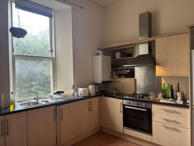 Come live in a beautiful warm west end flat Main Photo