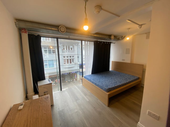 En-suite Double Room in Maisonette Flatshare Main Photo