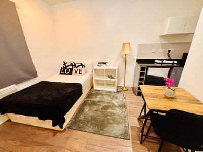 🏡 ✨ 2 Studios Available to Let in Wembley  Main Photo