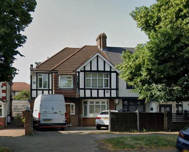 Large Single Room to Let – TW5 Main Photo