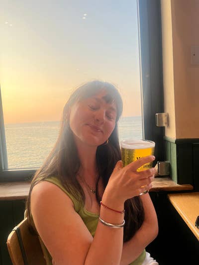 24 year old environmental sector girlie! Main Photo