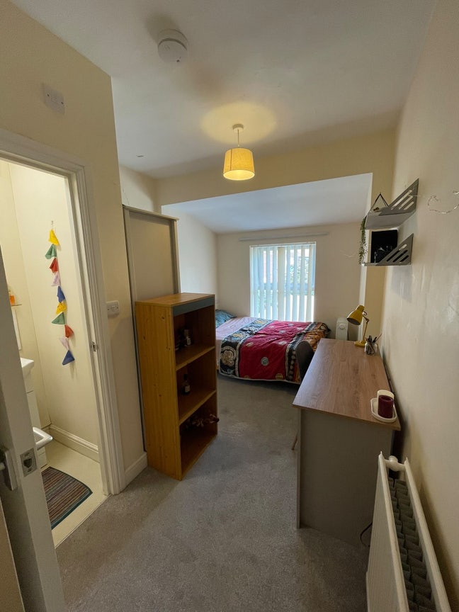 Spacious Double bedroom with WC en-suite  Main Photo