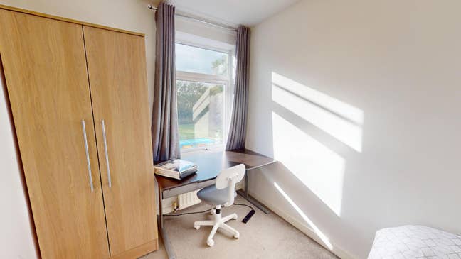1 Room available  in Durham Main Photo