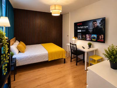 Ensuite Double Room| 2" Train St & 10" Brixton St Main Photo