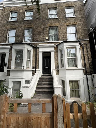 Spacious double room in house(bills included) Main Photo