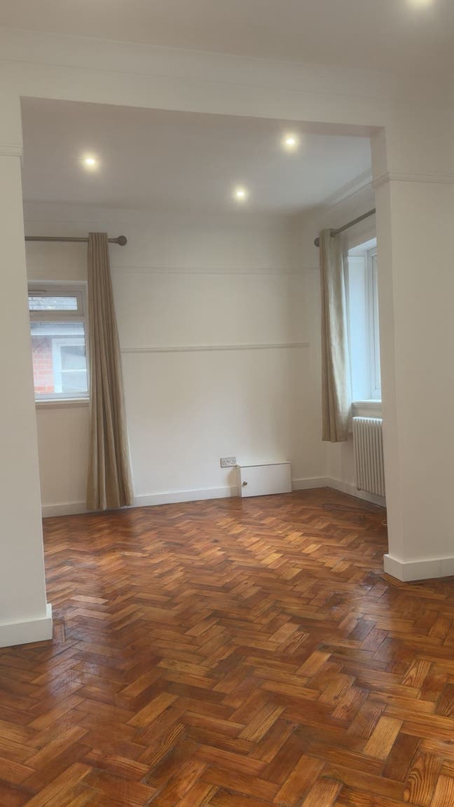 Very large stunning studio/room en-suite  Main Photo