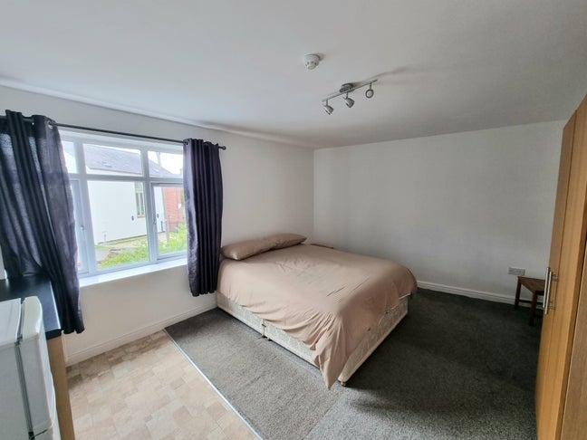 Ensuite Room Walking Distance to Train Station Main Photo