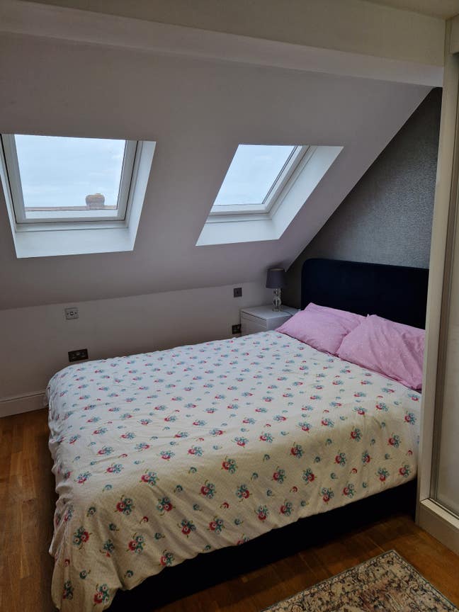 On-suite beautiful clean double room furnished  Main Photo