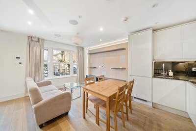 Spare Room in Newly Renovated Home in Fulham Main Photo