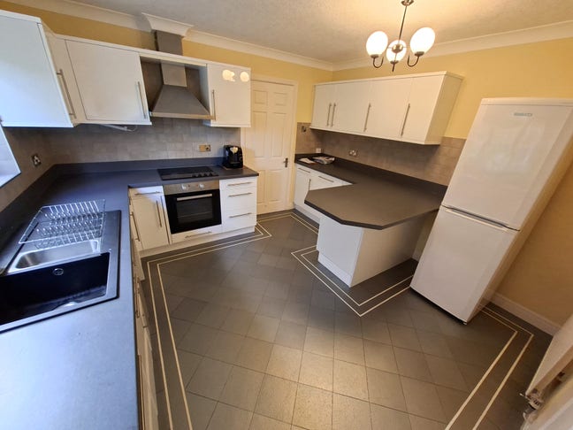 Stunning Bessacarr House Share – Bills Included! Main Photo