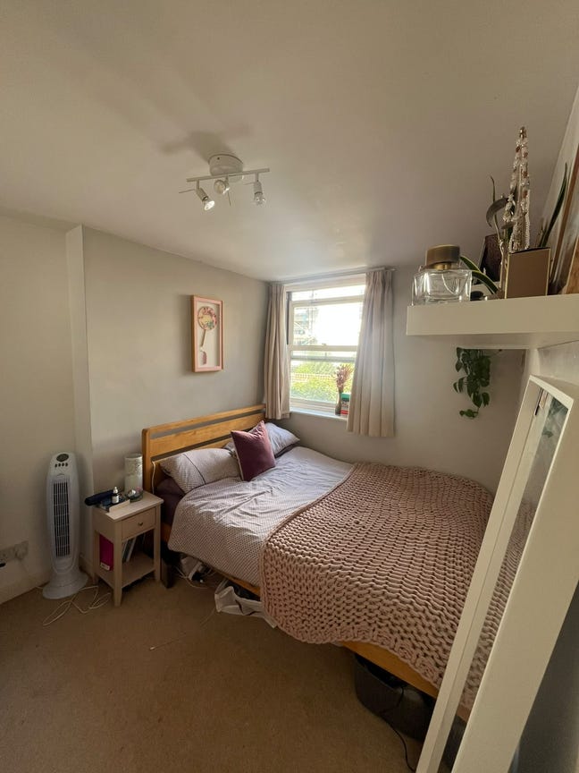 Double bedroom to rent in spacious Maisonette flat Main Photo