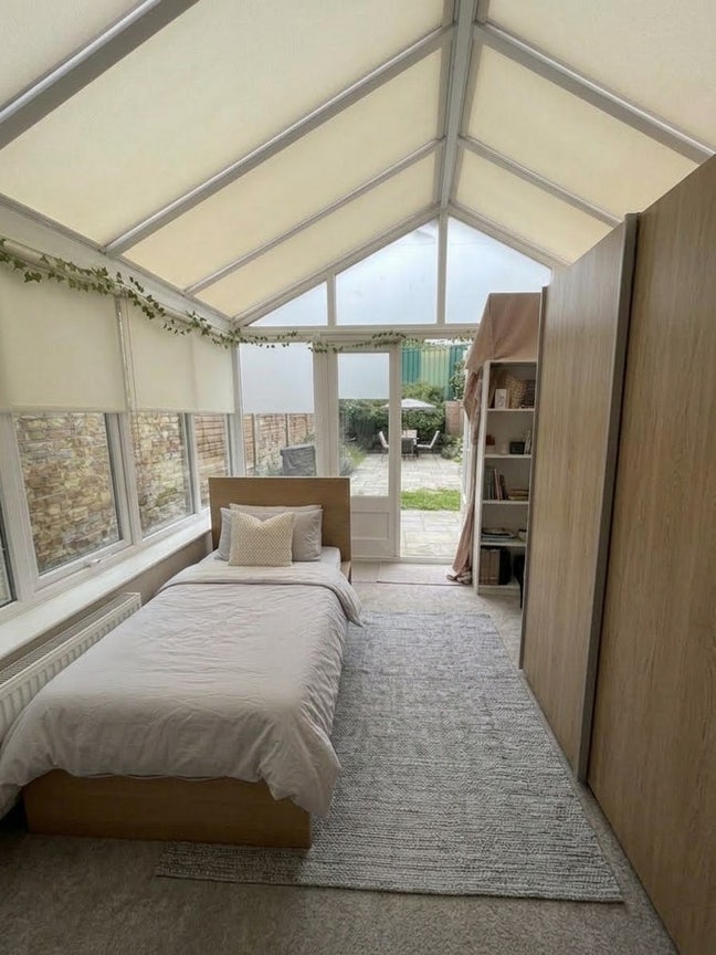Shared Conservatory double room  Main Photo
