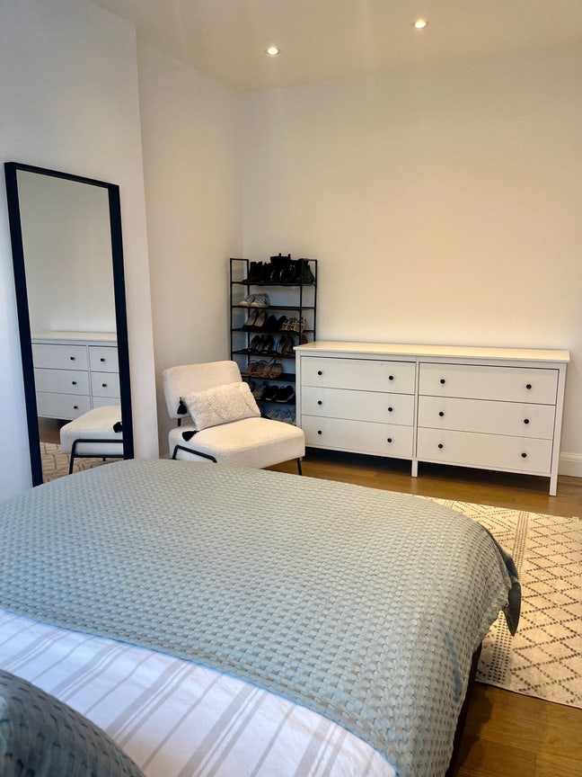 Lovely double room  for a female  Main Photo