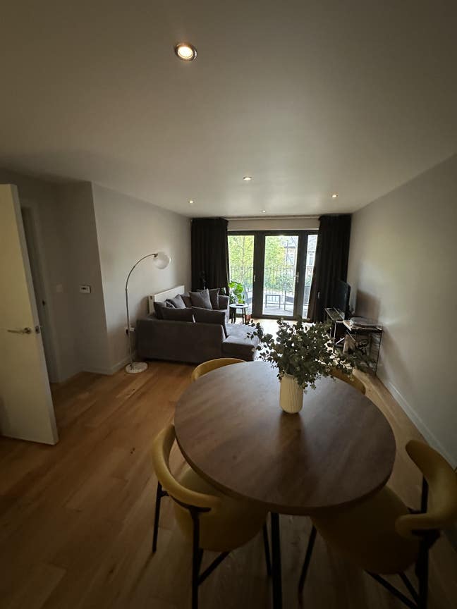 Double room in Stockwell/Brixton -Private bathroom Main Photo