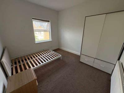*6 Double Rooms Available – E7 9LE Main Photo