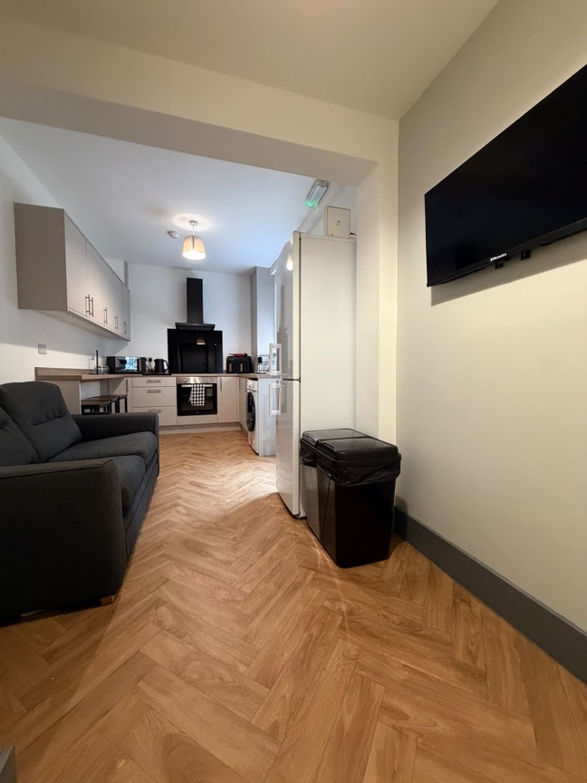 Brand New Luxury 5-Bed HMO🏡 Main Photo