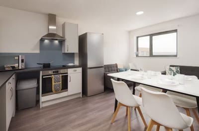 Glasgow, Merchant Apartments - Ensuite bronze plus Main Photo