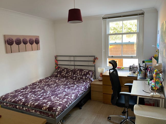 Lovely double room with an en-suite Main Photo